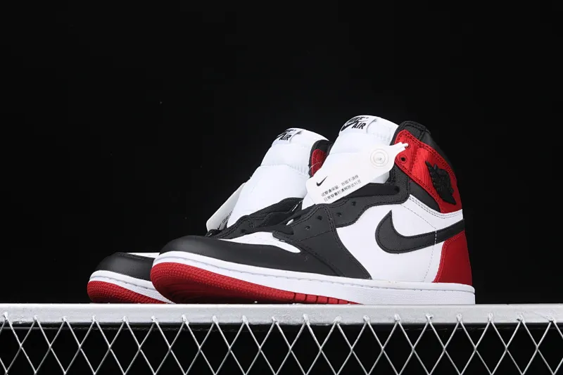 All categories Air Jordan Jordan series basketball shoes Air Jordan 1 High Different versions Air Jordan AJ1 Satin WMNS "Black Toe" AJ1 classic replica Joe 1 silk black toe CD0461-016